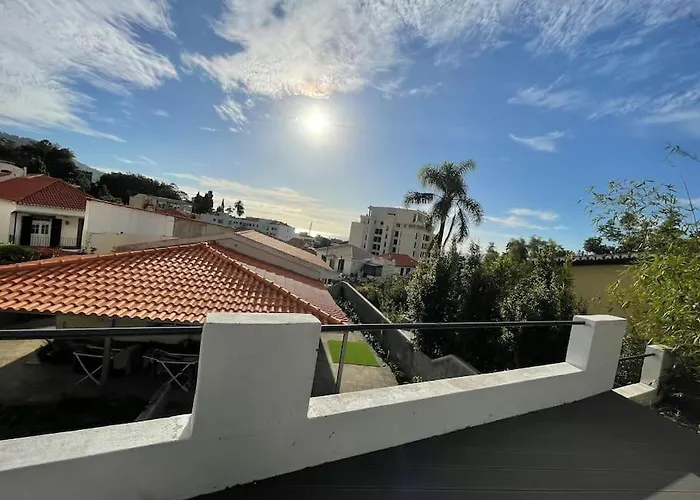 Casa Do Til, * Funchal (Madeira)